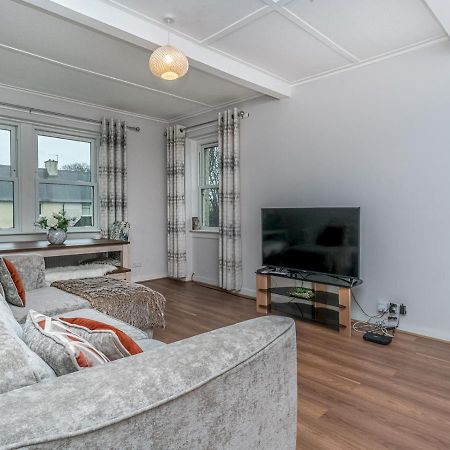 Pass The Keys Cosy And Spacious 2 Beds Flat With - Free Parking Edinburgh Eksteriør billede
