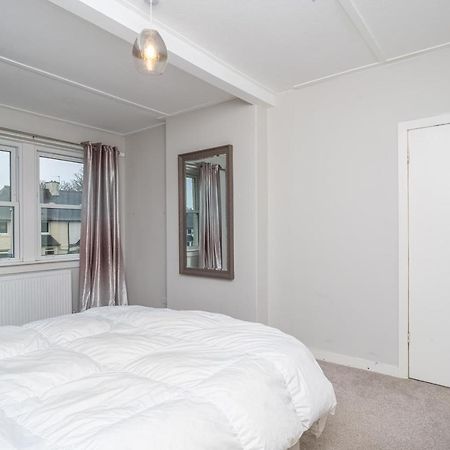 Pass The Keys Cosy And Spacious 2 Beds Flat With - Free Parking Edinburgh Eksteriør billede