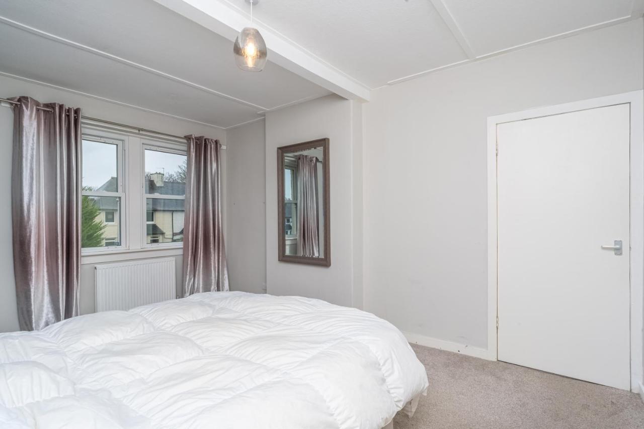 Pass The Keys Cosy And Spacious 2 Beds Flat With - Free Parking Edinburgh Eksteriør billede