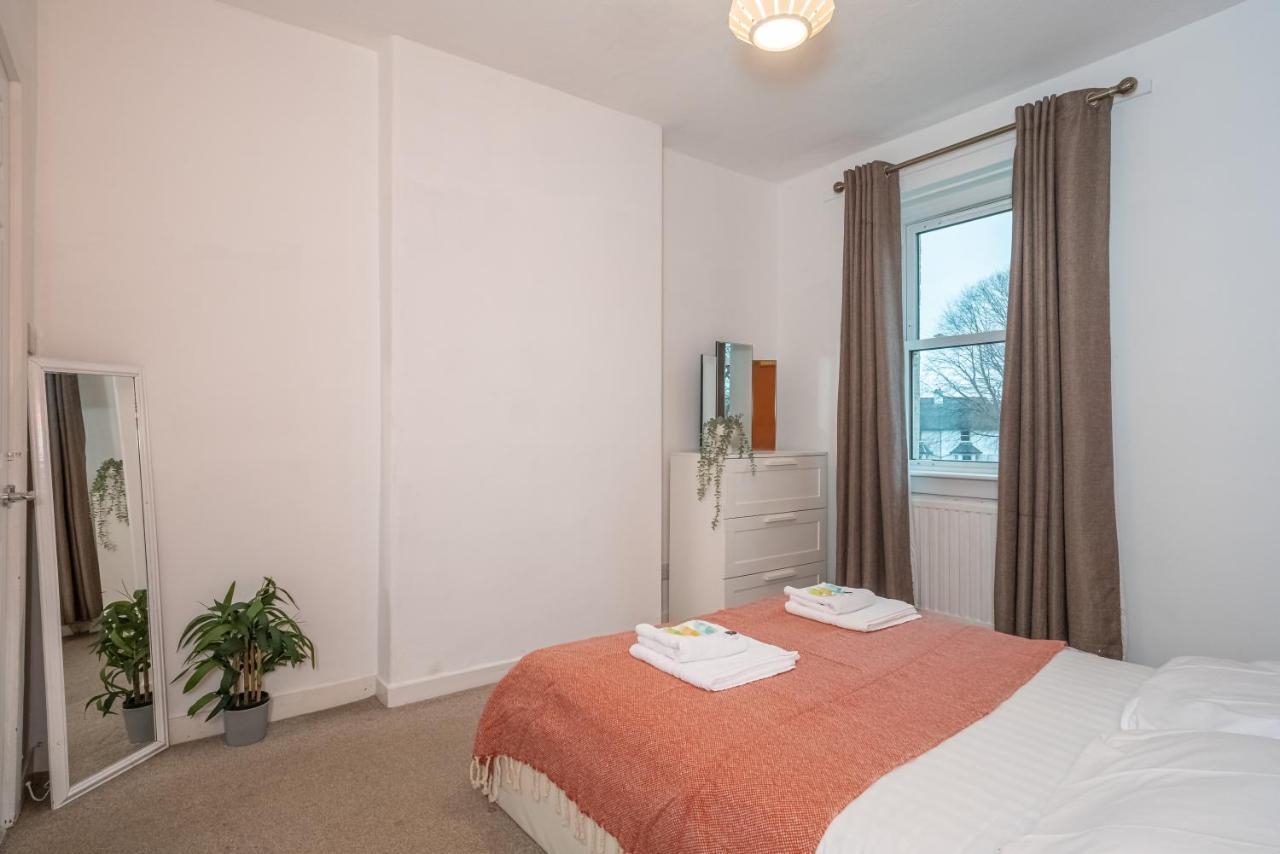 Pass The Keys Cosy And Spacious 2 Beds Flat With - Free Parking Edinburgh Eksteriør billede