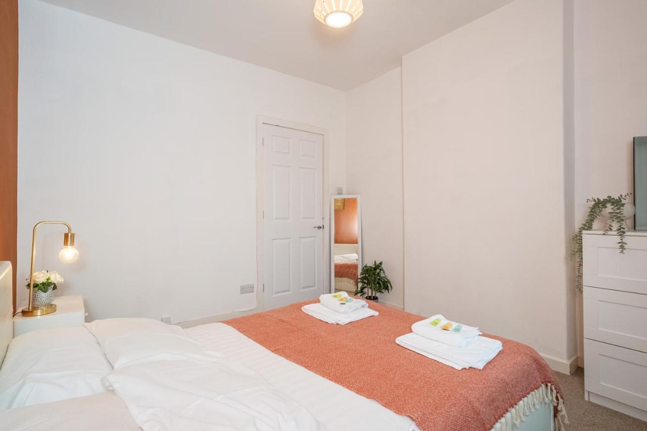 Pass The Keys Cosy And Spacious 2 Beds Flat With - Free Parking Edinburgh Eksteriør billede